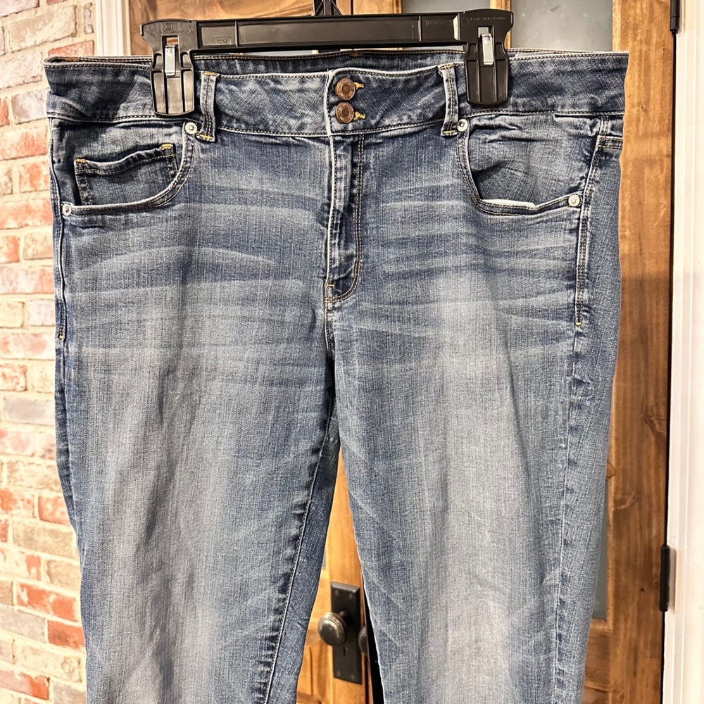 American Eagle Outfitters Light Blue Ankle Jeans